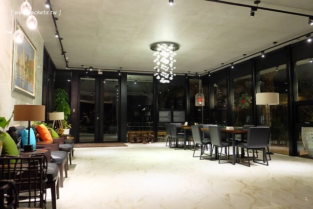 在鷺上生活會館┃宜蘭民宿推薦：豪華又頂級的全新民宿，擁有庭園游泳池、露天BBQ、嬰兒房，每間房間備有透明浴室、大型浴缸，貼心下午茶和豐盛九宮格早餐 @飛天璇的口袋