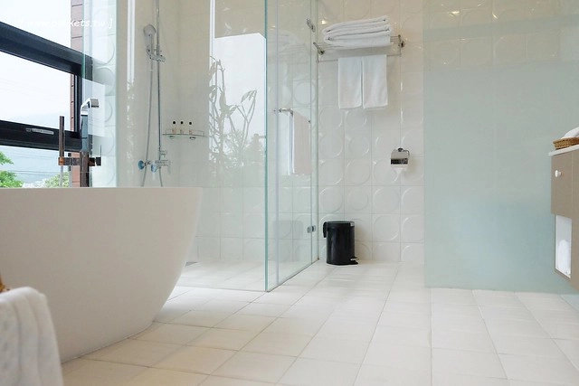 在鷺上生活會館┃宜蘭民宿推薦：豪華又頂級的全新民宿，擁有庭園游泳池、露天BBQ、嬰兒房，每間房間備有透明浴室、大型浴缸，貼心下午茶和豐盛九宮格早餐 @飛天璇的口袋