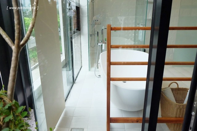 在鷺上生活會館┃宜蘭民宿推薦：豪華又頂級的全新民宿，擁有庭園游泳池、露天BBQ、嬰兒房，每間房間備有透明浴室、大型浴缸，貼心下午茶和豐盛九宮格早餐 @飛天璇的口袋