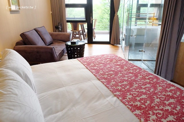 在鷺上生活會館┃宜蘭民宿推薦：豪華又頂級的全新民宿，擁有庭園游泳池、露天BBQ、嬰兒房，每間房間備有透明浴室、大型浴缸，貼心下午茶和豐盛九宮格早餐 @飛天璇的口袋