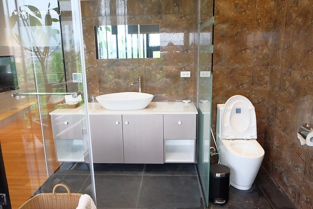 在鷺上生活會館┃宜蘭民宿推薦：豪華又頂級的全新民宿，擁有庭園游泳池、露天BBQ、嬰兒房，每間房間備有透明浴室、大型浴缸，貼心下午茶和豐盛九宮格早餐 @飛天璇的口袋