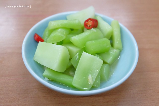 陸軍小館┃台中西區美食：鄰近台中科博館的超人氣美食，以眷村為主題復古懷舊風，炒飯湯麵小吃湯品都很不錯，假日要有排隊心理準備 @飛天璇的口袋