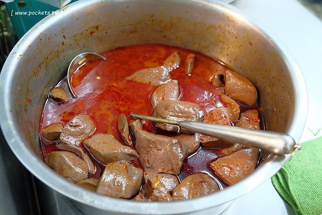 陸軍小館┃台中西區美食：鄰近台中科博館的超人氣美食，以眷村為主題復古懷舊風，炒飯湯麵小吃湯品都很不錯，假日要有排隊心理準備 @飛天璇的口袋