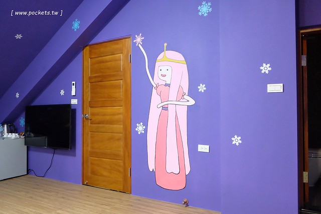 風車花園城堡┃宜蘭民宿推薦：溫馨浪漫以卡童話故事為主題的民宿，有可愛的龍貓房、老皮阿寶房，還有浪漫的藍洞房，凡爾賽房，適合情侶和親子入住(文末抽住宿券) @飛天璇的口袋