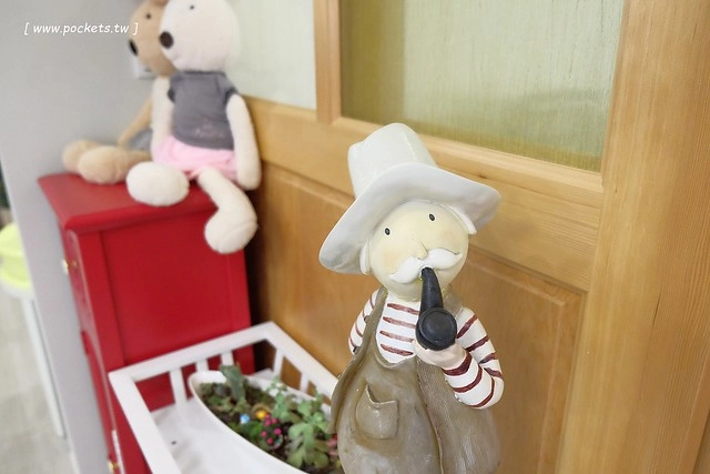 風車花園城堡┃宜蘭民宿推薦：溫馨浪漫以卡童話故事為主題的民宿，有可愛的龍貓房、老皮阿寶房，還有浪漫的藍洞房，凡爾賽房，適合情侶和親子入住(文末抽住宿券) @飛天璇的口袋