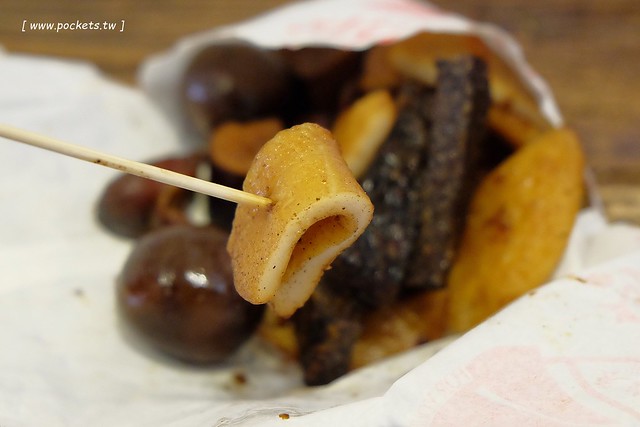 東海東山鴨頭．柳丁鴨專賣店┃東海美食推薦：東海超人氣排隊美食，柳丁鴨酸甜酥脆帶有果香，鐵蛋紮實入味好吃，豆干米血軟嫩Q彈 @飛天璇的口袋