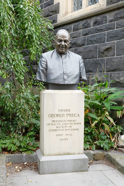 澳洲墨爾本｜墨爾本市區半日遊，溫莎酒店、國會大廈、聖派翠克大教堂、費茲洛花園、庫克船長故居、聯邦廣場、弗林德斯火車站、聖保羅大教堂、Hosier lane塗鴉街、HUNGRY JACK’S @飛天璇的口袋