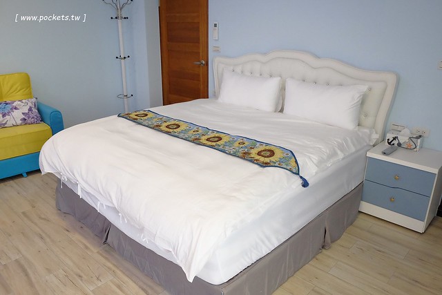 風車花園城堡┃宜蘭民宿推薦：溫馨浪漫以卡童話故事為主題的民宿，有可愛的龍貓房、老皮阿寶房，還有浪漫的藍洞房，凡爾賽房，適合情侶和親子入住(文末抽住宿券) @飛天璇的口袋