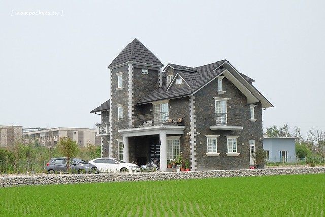 風車花園城堡┃宜蘭民宿推薦：溫馨浪漫以卡童話故事為主題的民宿，有可愛的龍貓房、老皮阿寶房，還有浪漫的藍洞房，凡爾賽房，適合情侶和親子入住(文末抽住宿券) @飛天璇的口袋