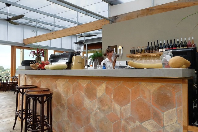 澳洲墨爾本｜Mornington Peninsula 摩寧頓半島一日遊，海邊彩虹小屋、摩寧頓半島戶外溫泉、Sorrento海濱小鎮午餐、Montalto酒莊品酒、古典歐洲風格迷宮花園 @飛天璇的口袋