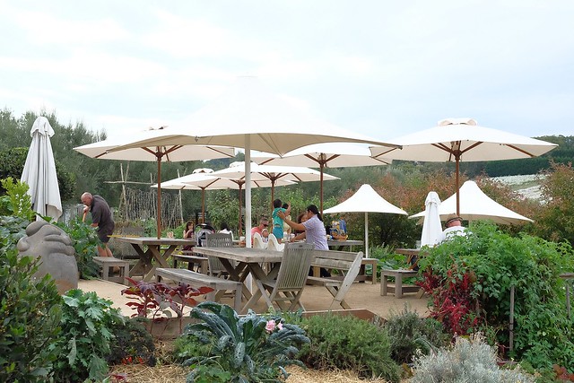 澳洲墨爾本｜Mornington Peninsula 摩寧頓半島一日遊，海邊彩虹小屋、摩寧頓半島戶外溫泉、Sorrento海濱小鎮午餐、Montalto酒莊品酒、古典歐洲風格迷宮花園 @飛天璇的口袋