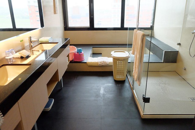 台中兆品酒店┃台中飯店推薦：鄰近中清交流道和逢甲商圈，附有中西餐飲部、健身房、SPA室，還有兒童遊戲區、澡盆、大浴缸，CP值很高的商務飯店和親子飯店 @飛天璇的口袋