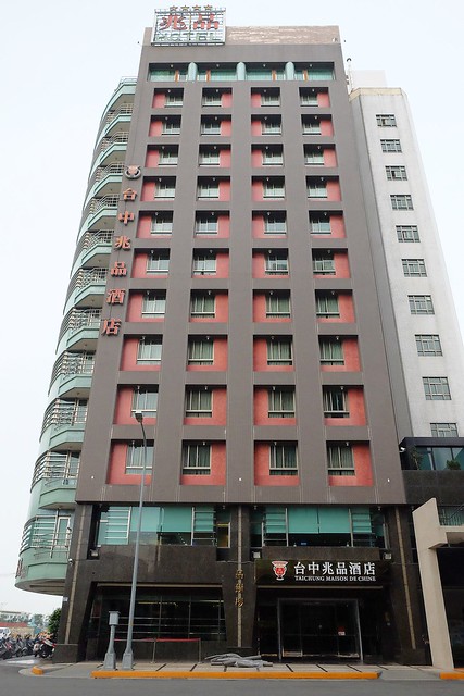 台中兆品酒店┃台中飯店推薦：鄰近中清交流道和逢甲商圈，附有中西餐飲部、健身房、SPA室，還有兒童遊戲區、澡盆、大浴缸，CP值很高的商務飯店和親子飯店 @飛天璇的口袋