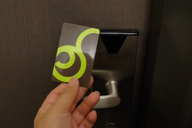 成旅晶贊飯店┃台中住宿推薦：充滿活力朝氣的清新綠色系飯店，位於台中市區鄰近台中火車站和台中公園，有健身房、洗衣室和商務室，房間免費Wi-Fi上網 @飛天璇的口袋