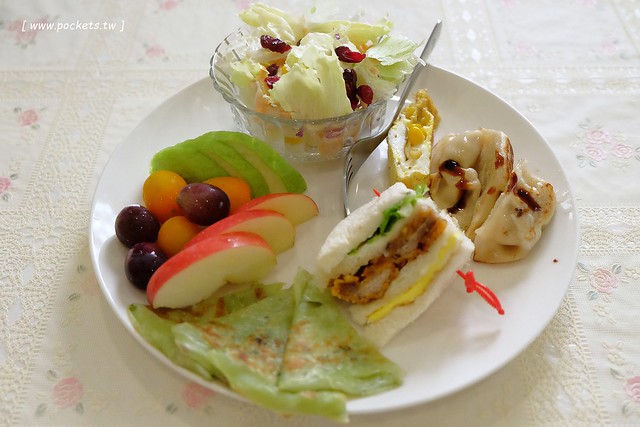 風車花園城堡┃宜蘭民宿推薦：溫馨浪漫以卡童話故事為主題的民宿，有可愛的龍貓房、老皮阿寶房，還有浪漫的藍洞房，凡爾賽房，適合情侶和親子入住(文末抽住宿券) @飛天璇的口袋
