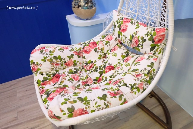 風車花園城堡┃宜蘭民宿推薦：溫馨浪漫以卡童話故事為主題的民宿，有可愛的龍貓房、老皮阿寶房，還有浪漫的藍洞房，凡爾賽房，適合情侶和親子入住(文末抽住宿券) @飛天璇的口袋