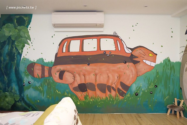 風車花園城堡┃宜蘭民宿推薦：溫馨浪漫以卡童話故事為主題的民宿，有可愛的龍貓房、老皮阿寶房，還有浪漫的藍洞房，凡爾賽房，適合情侶和親子入住(文末抽住宿券) @飛天璇的口袋