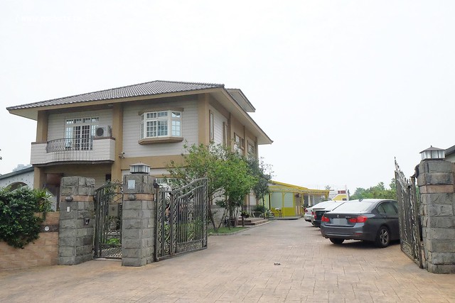 宜蘭冬山｜微風小棧民宿，享受荷畔池泡湯，提供腳踏車供親子騎乘，鄰近羅東夜市與羅東公園 @飛天璇的口袋