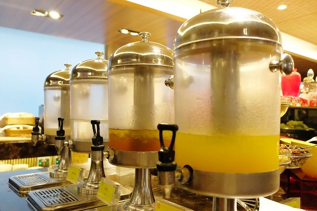 成旅晶贊飯店┃台中住宿推薦：充滿活力朝氣的清新綠色系飯店，位於台中市區鄰近台中火車站和台中公園，有健身房、洗衣室和商務室，房間免費Wi-Fi上網 @飛天璇的口袋