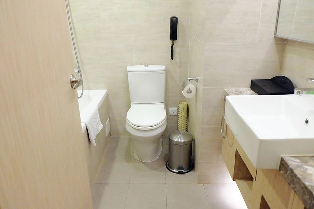 成旅晶贊飯店┃台中住宿推薦：充滿活力朝氣的清新綠色系飯店，位於台中市區鄰近台中火車站和台中公園，有健身房、洗衣室和商務室，房間免費Wi-Fi上網 @飛天璇的口袋