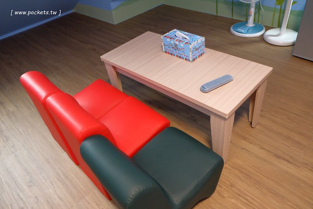 風車花園城堡┃宜蘭民宿推薦：溫馨浪漫以卡童話故事為主題的民宿，有可愛的龍貓房、老皮阿寶房，還有浪漫的藍洞房，凡爾賽房，適合情侶和親子入住(文末抽住宿券) @飛天璇的口袋