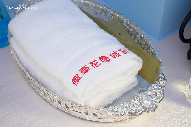 風車花園城堡┃宜蘭民宿推薦：溫馨浪漫以卡童話故事為主題的民宿，有可愛的龍貓房、老皮阿寶房，還有浪漫的藍洞房，凡爾賽房，適合情侶和親子入住(文末抽住宿券) @飛天璇的口袋