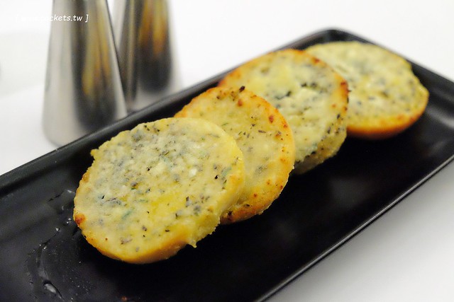 澳洲墨爾本｜墨爾本市區一日遊，南十字星火車站Southern Cross Station搭乘電車遊市區、維多利亞女王市場Queen Victoria Market、南半球最大的H&M血拼、墨爾本咖啡街、Mechester Press下午茶、QV購物商場採購、Box On Collins龍蝦晚餐 @飛天璇的口袋