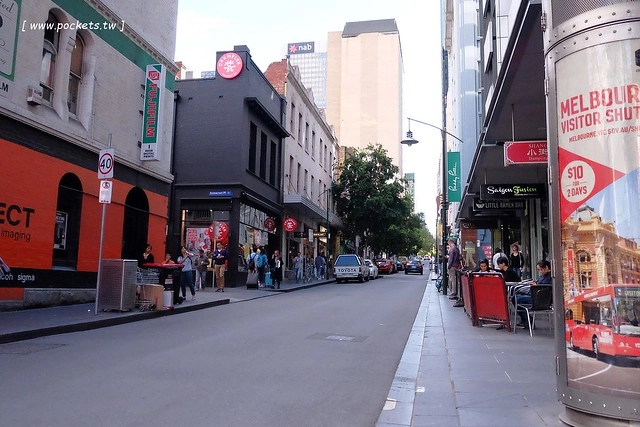 澳洲墨爾本｜墨爾本市區一日遊，南十字星火車站Southern Cross Station搭乘電車遊市區、維多利亞女王市場Queen Victoria Market、南半球最大的H&M血拼、墨爾本咖啡街、Mechester Press下午茶、QV購物商場採購、Box On Collins龍蝦晚餐 @飛天璇的口袋