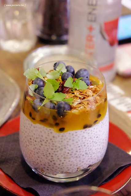 澳洲墨爾本｜墨爾本市區一日遊，南十字星火車站Southern Cross Station搭乘電車遊市區、維多利亞女王市場Queen Victoria Market、南半球最大的H&M血拼、墨爾本咖啡街、Mechester Press下午茶、QV購物商場採購、Box On Collins龍蝦晚餐 @飛天璇的口袋