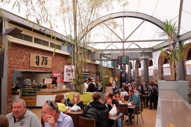 澳洲墨爾本｜墨爾本市區一日遊，南十字星火車站Southern Cross Station搭乘電車遊市區、維多利亞女王市場Queen Victoria Market、南半球最大的H&M血拼、墨爾本咖啡街、Mechester Press下午茶、QV購物商場採購、Box On Collins龍蝦晚餐 @飛天璇的口袋