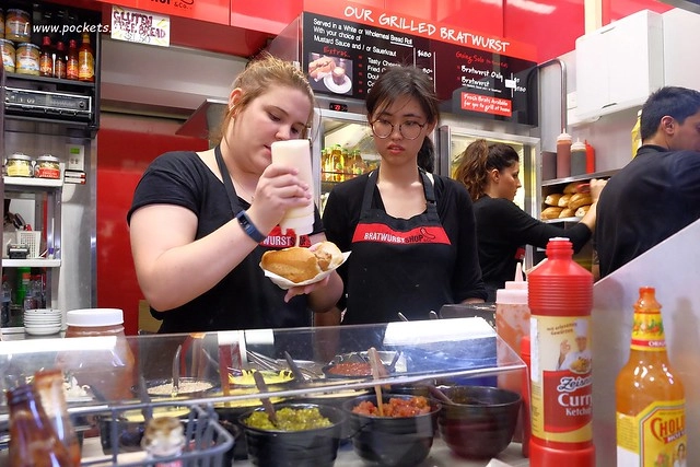 澳洲墨爾本｜墨爾本市區一日遊，南十字星火車站Southern Cross Station搭乘電車遊市區、維多利亞女王市場Queen Victoria Market、南半球最大的H&M血拼、墨爾本咖啡街、Mechester Press下午茶、QV購物商場採購、Box On Collins龍蝦晚餐 @飛天璇的口袋