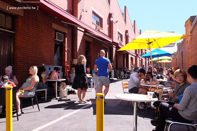 澳洲墨爾本｜墨爾本市區一日遊，南十字星火車站Southern Cross Station搭乘電車遊市區、維多利亞女王市場Queen Victoria Market、南半球最大的H&M血拼、墨爾本咖啡街、Mechester Press下午茶、QV購物商場採購、Box On Collins龍蝦晚餐 @飛天璇的口袋