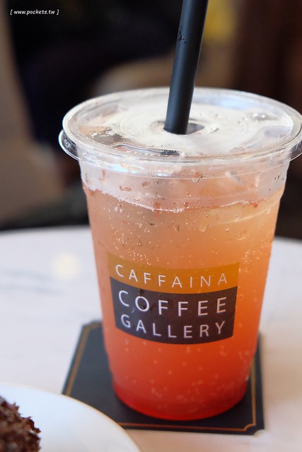 卡啡那台中店：裝潢漂亮大器深具質感，甜點飲料價格平實的咖啡館 @飛天璇的口袋