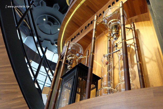 卡啡那台中店：裝潢漂亮大器深具質感，甜點飲料價格平實的咖啡館 @飛天璇的口袋