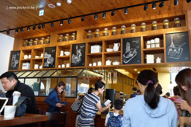 卡啡那台中店：裝潢漂亮大器深具質感，甜點飲料價格平實的咖啡館 @飛天璇的口袋