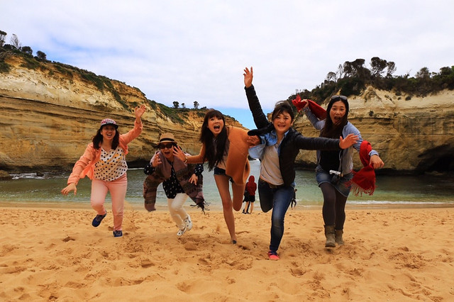 澳洲墨爾本｜大洋路一日遊，此生必去的景點之一澳洲大洋路、Kennett River野生無尾熊、阿波羅灣ILUKA午餐、Loch Ard Gorge六合谷、十二門徒岩、唐人街湄江牛河屋晚餐 @飛天璇的口袋