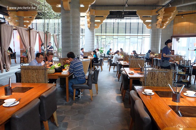 八豆食府精緻鍋物@崇德店┃全新品牌再出發，環境漂亮大器深具質感，食材高級有誠意，有美國金牌極黑和牛、西班牙伊比利豬、智利生凍帝王蟹和花田喜彘紅蘿蔔豬，北屯地區餐廳美食新選擇 @飛天璇的口袋