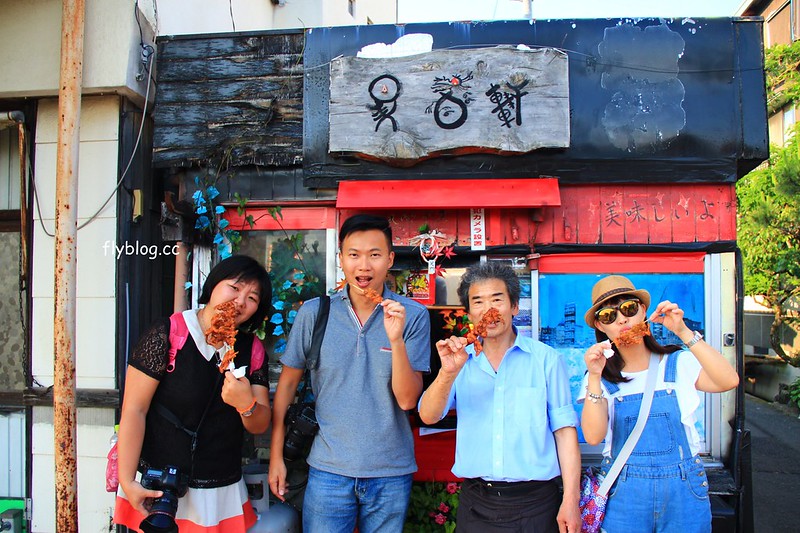 昇龍軒．Shouryuuken┃鳥取美食推薦：1串100日圓的極品炸雞塊，郡家車站前在地飄40年，老闆徒手伸進油鍋拿炸雞好驚人 @飛天璇的口袋