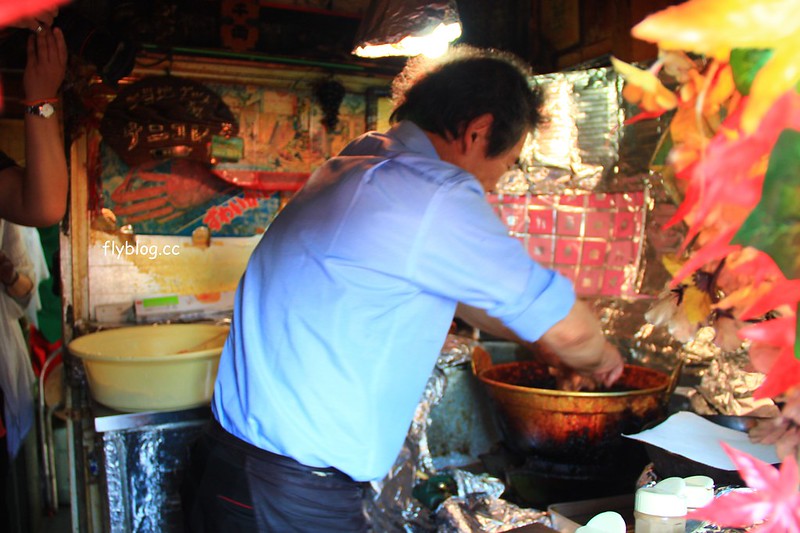 昇龍軒．Shouryuuken┃鳥取美食推薦：1串100日圓的極品炸雞塊，郡家車站前在地飄40年，老闆徒手伸進油鍋拿炸雞好驚人 @飛天璇的口袋