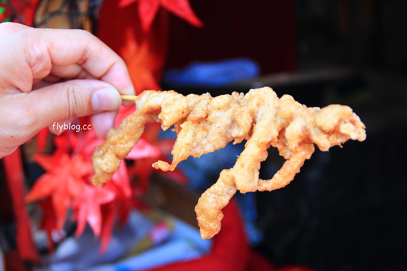 昇龍軒．Shouryuuken┃鳥取美食推薦：1串100日圓的極品炸雞塊，郡家車站前在地飄40年，老闆徒手伸進油鍋拿炸雞好驚人 @飛天璇的口袋