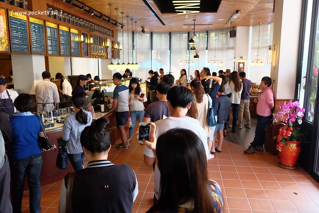 卡啡那台中店：裝潢漂亮大器深具質感，甜點飲料價格平實的咖啡館 @飛天璇的口袋