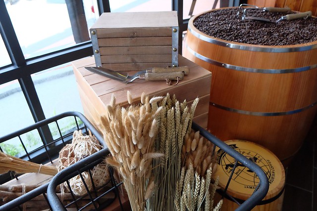 卡啡那台中店：裝潢漂亮大器深具質感，甜點飲料價格平實的咖啡館 @飛天璇的口袋