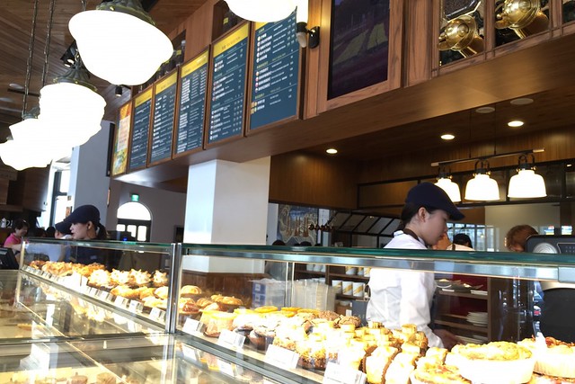 卡啡那台中店：裝潢漂亮大器深具質感，甜點飲料價格平實的咖啡館 @飛天璇的口袋