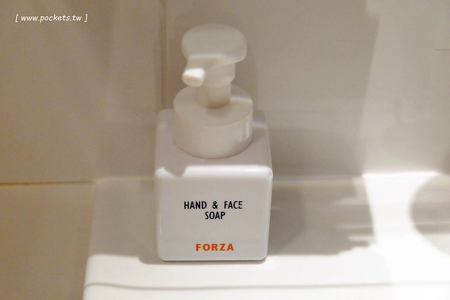 日本福岡｜博多弗爾劄飯店 Hotel Forza Hakataeki．博多車站步行2分鐘，房間附咖啡膠囊機和按摩枕 @飛天璇的口袋