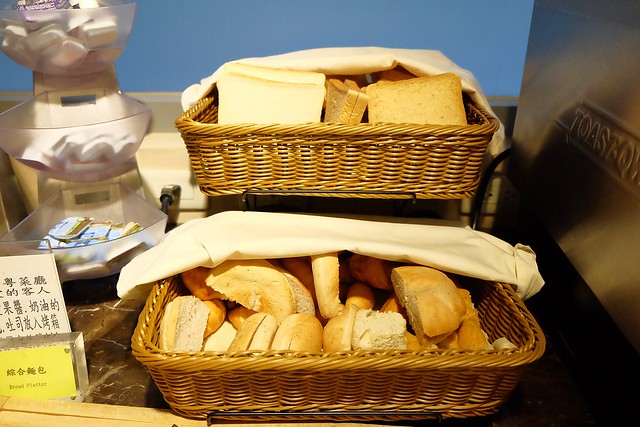 成旅晶贊飯店┃台中住宿推薦：充滿活力朝氣的清新綠色系飯店，位於台中市區鄰近台中火車站和台中公園，有健身房、洗衣室和商務室，房間免費Wi-Fi上網 @飛天璇的口袋