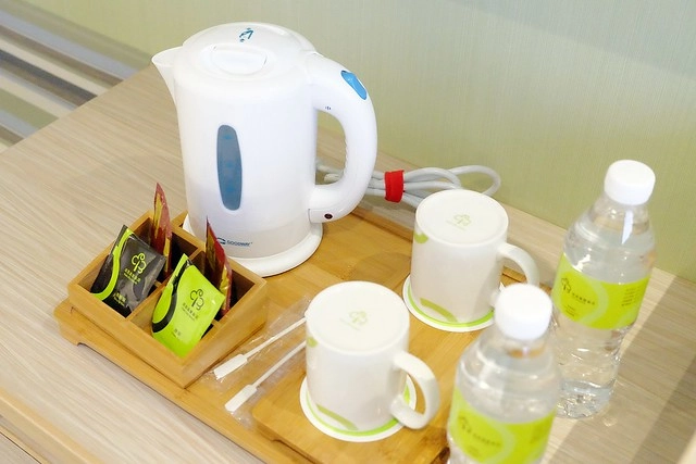 成旅晶贊飯店┃台中住宿推薦：充滿活力朝氣的清新綠色系飯店，位於台中市區鄰近台中火車站和台中公園，有健身房、洗衣室和商務室，房間免費Wi-Fi上網 @飛天璇的口袋