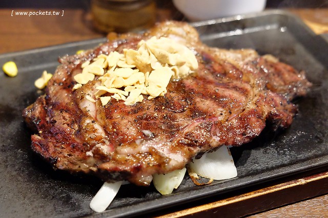【日本愛知】Ikinari Steak立食牛排．いきなりステーキ~站著吃的炭烤牛排，牛排啾西又有肉香，大啖日本和牛的好滋味，食尚玩家推薦的日本銀座美食 @飛天璇的口袋
