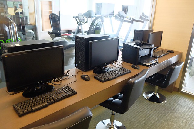 成旅晶贊飯店┃台中住宿推薦：充滿活力朝氣的清新綠色系飯店，位於台中市區鄰近台中火車站和台中公園，有健身房、洗衣室和商務室，房間免費Wi-Fi上網 @飛天璇的口袋