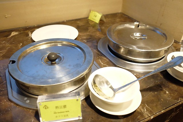 成旅晶贊飯店┃台中住宿推薦：充滿活力朝氣的清新綠色系飯店，位於台中市區鄰近台中火車站和台中公園，有健身房、洗衣室和商務室，房間免費Wi-Fi上網 @飛天璇的口袋