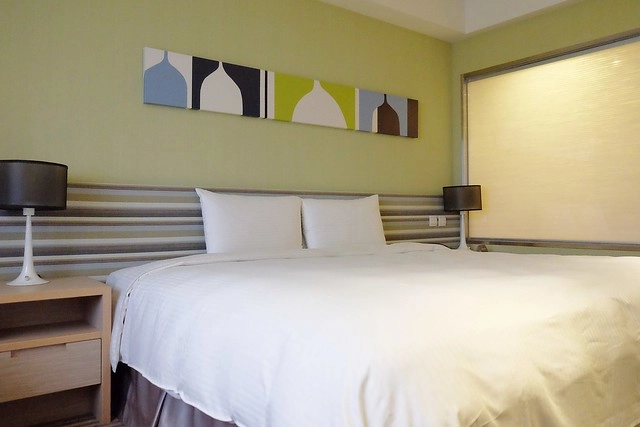 成旅晶贊飯店┃台中住宿推薦：充滿活力朝氣的清新綠色系飯店，位於台中市區鄰近台中火車站和台中公園，有健身房、洗衣室和商務室，房間免費Wi-Fi上網 @飛天璇的口袋